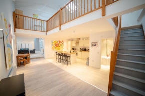 Stunning Split-Level Apartment in Heart of Fulham
